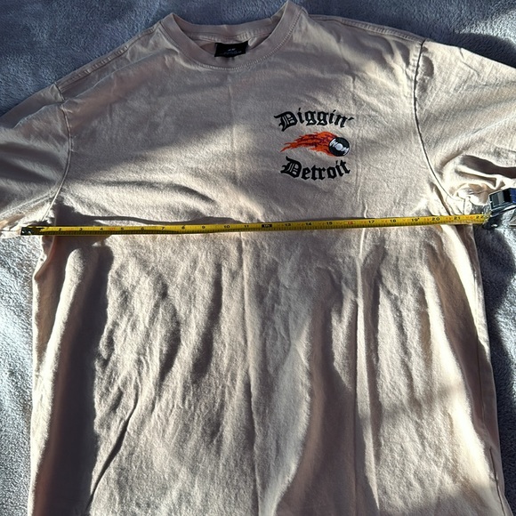 Tan Graphic Tee, light use, great condition, streetwear, h&m, relaxed fit. - Picture 3 of 5